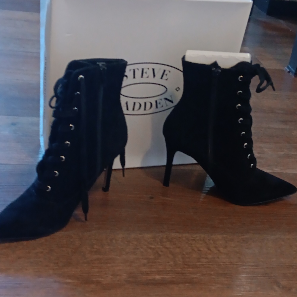 NEW Steve Madden Black Suede Heels Pointed Toe Size 8M